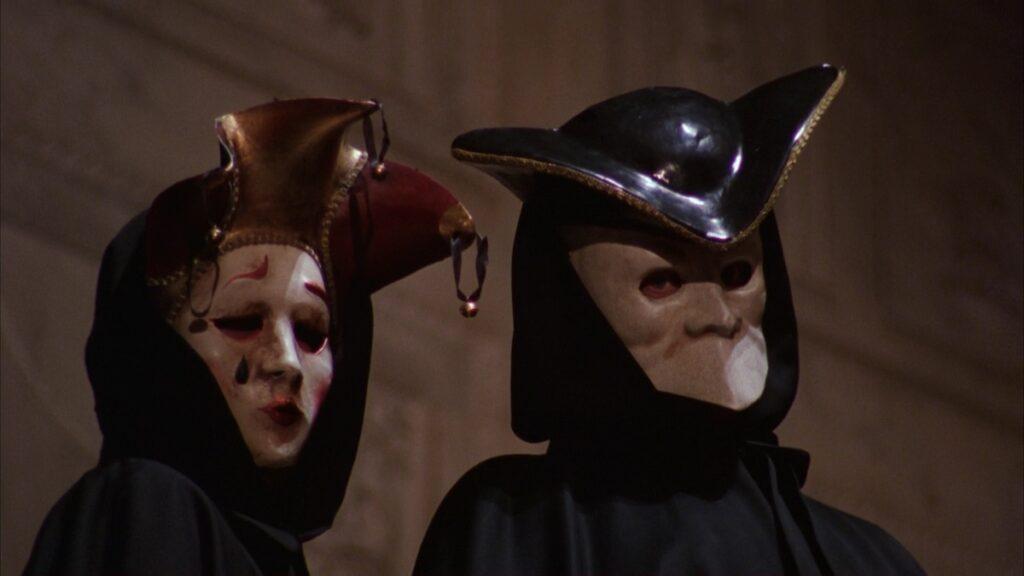 С широко закрытыми глазами